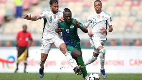 创历史，埃因霍温是首支正式比赛在安菲尔德打进3球的荷兰球队