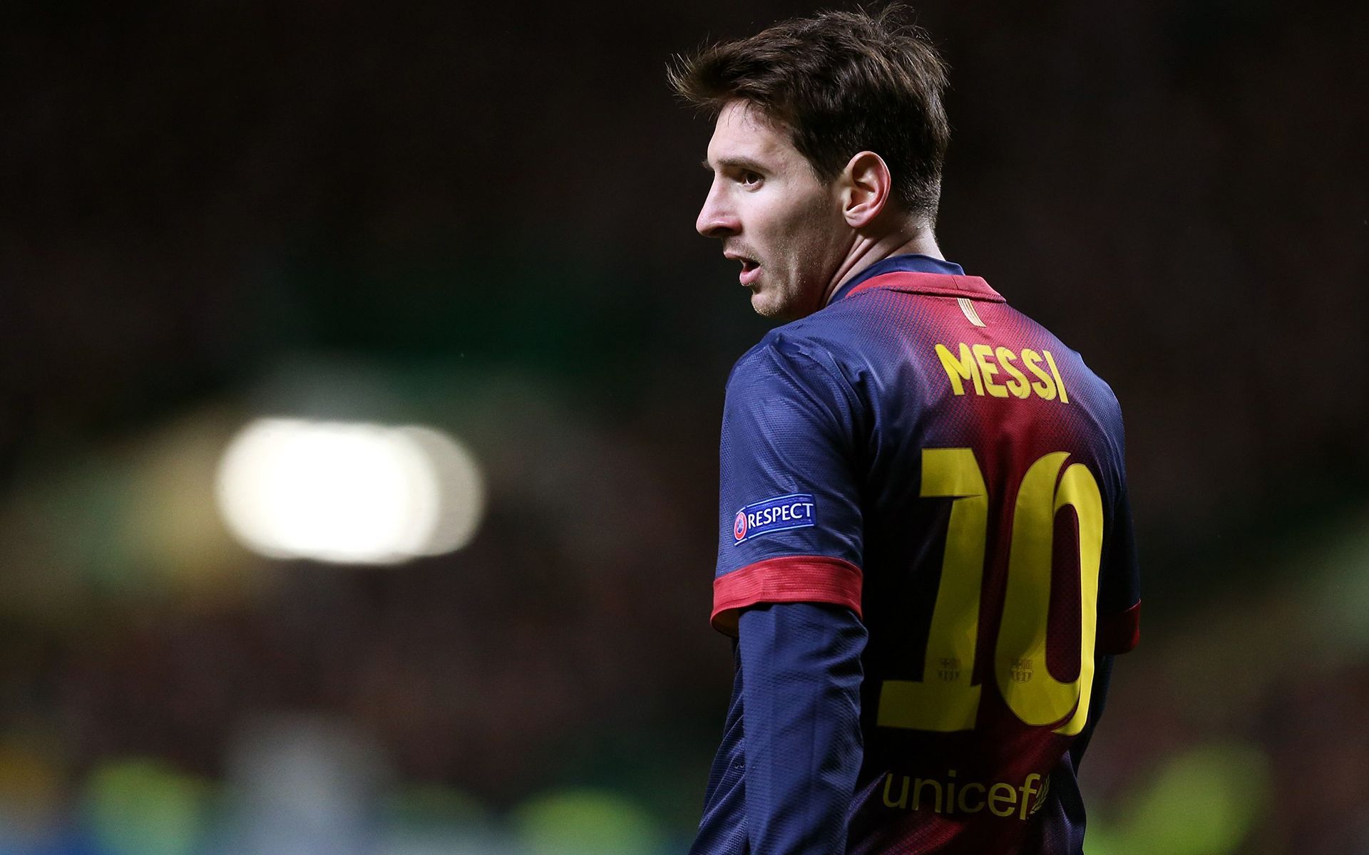 内蒙古多地滑雪场“开板”迎客，冬季旅游迅速升温