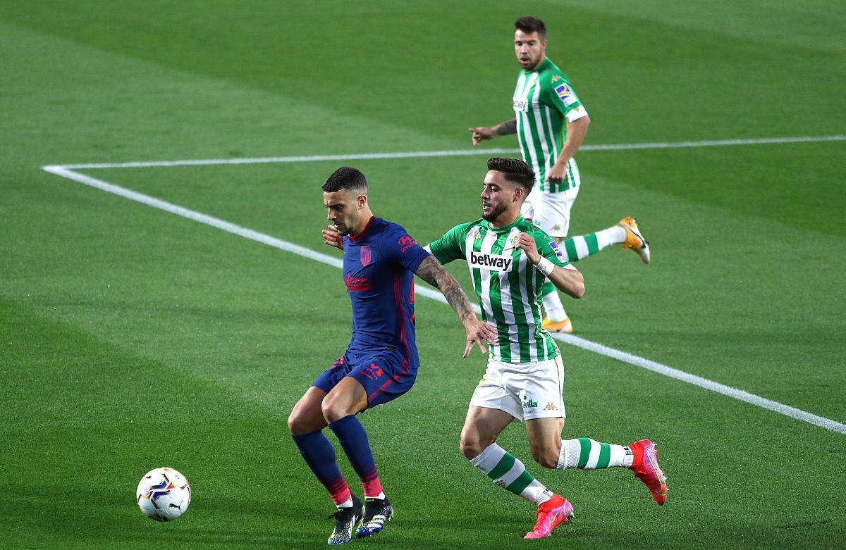 国米赛中年轻球员崛起，老将挣扎，球队面临转型与平衡挑战。